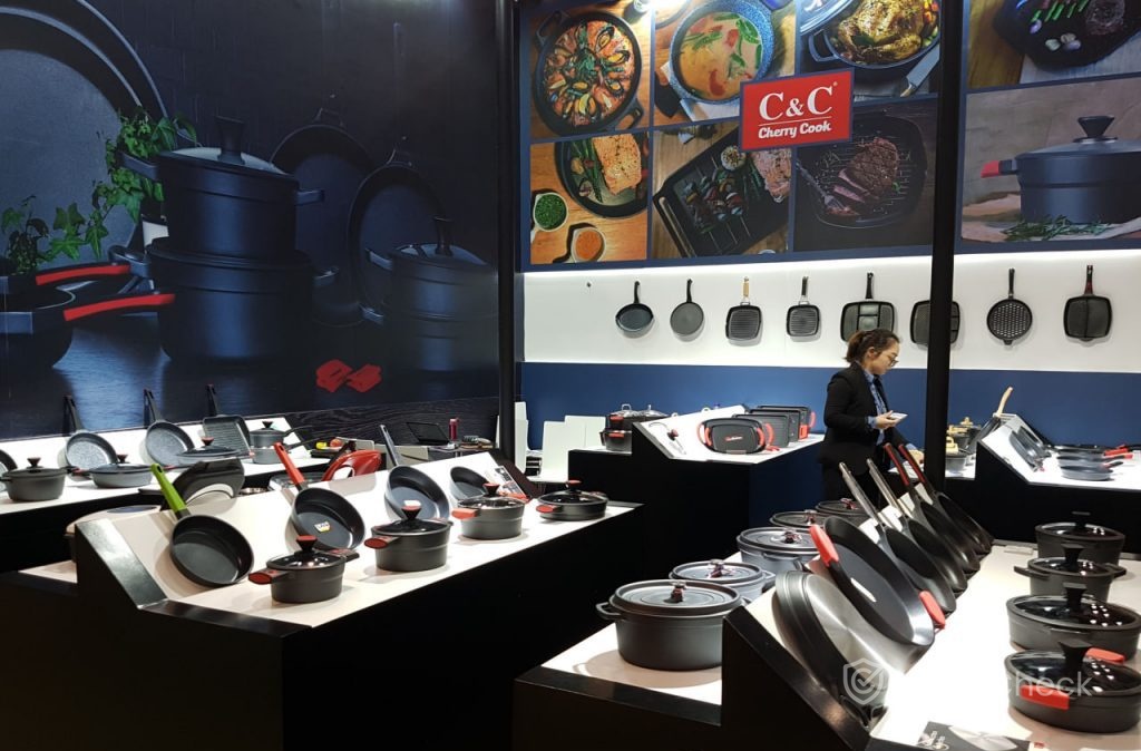 Kitchenware at Canton Fair phase 2